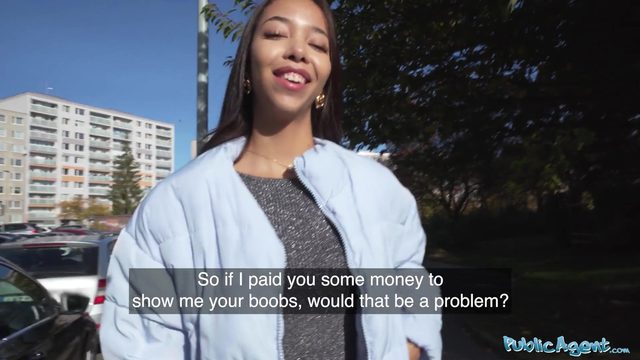 Тинка сразу согласилась на секс, как только я ей предложил деньги