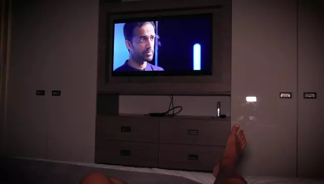 Сводная сестра отсосала брату, когда пришла с вечеринки домой