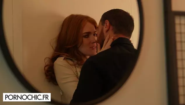 Рыжеволосая красотка Jia Lissa дала парню полизать свою волосатую писю