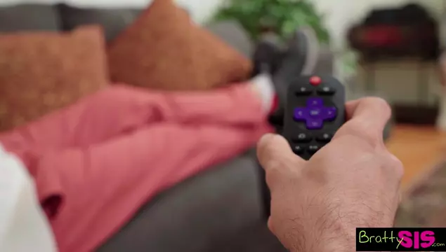 Сводные сестры Emily Willis и Sky Pierce сосут брату на день благодарения