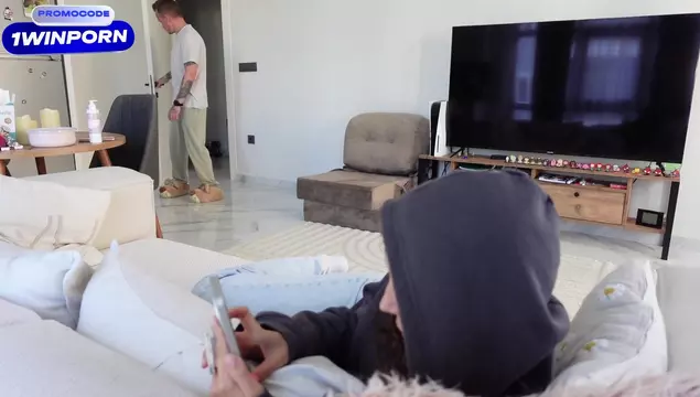 Отчим наказал и выебал молодую падчерицу за прогулы