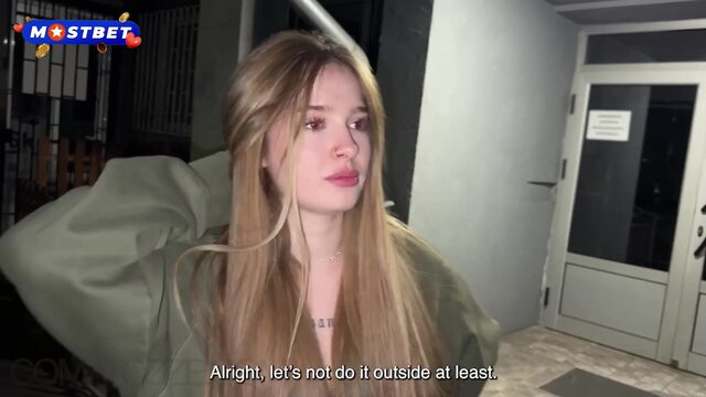 Встретил порно звезду Comatozze на улице и пригласил в гости на еблю