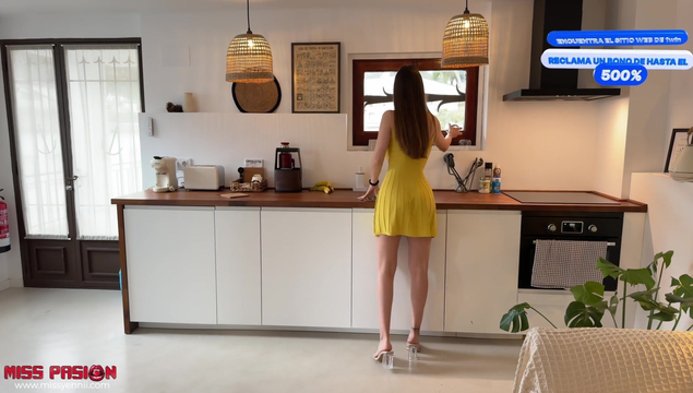 Утешил свою жену в жёлтом платье и выебал её на кухне